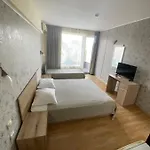 Danita & Restaurant&pool Bar Lejlighed Varna