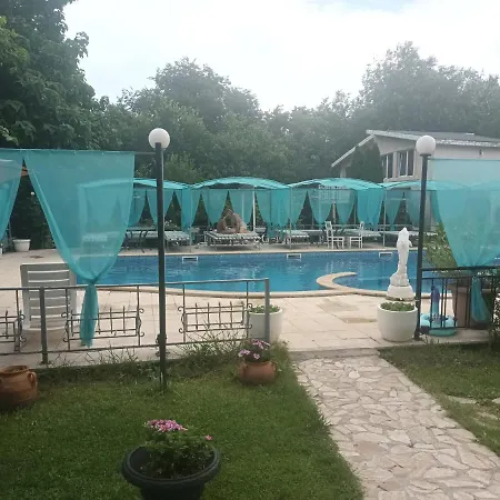 Apartament Danita & Restaurant&pool Bar *