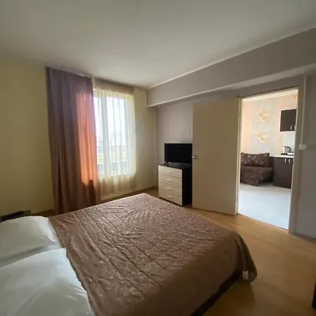 Danita & Restaurant&pool Bar ヴァルナ