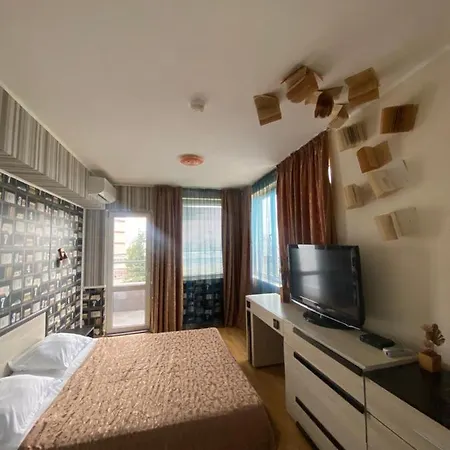 Danita & Restaurant&pool Bar *