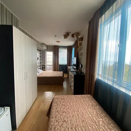 Danita & Restaurant&pool Bar ヴァルナ