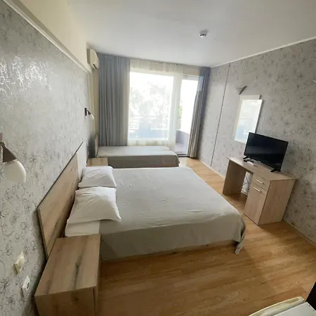 Danita & Restaurant&pool Bar Apartment Varna