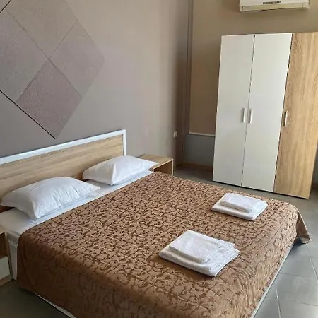 Danita & Restaurant&pool Bar ヴァルナ