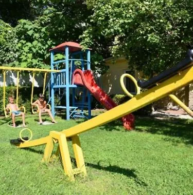 Danita & Restaurant&pool Bar アパート *