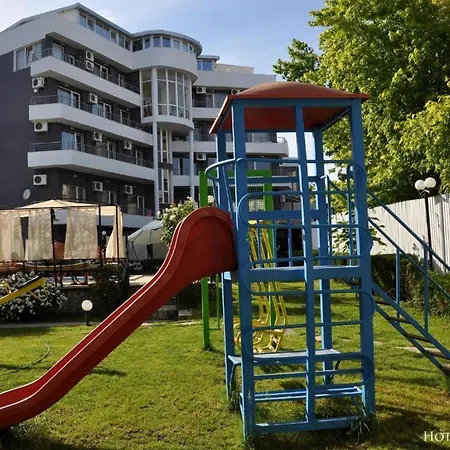 アパート Danita & Restaurant&pool Bar ヴァルナ