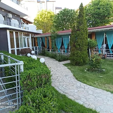 Danita & Restaurant&pool Bar ヴァルナ